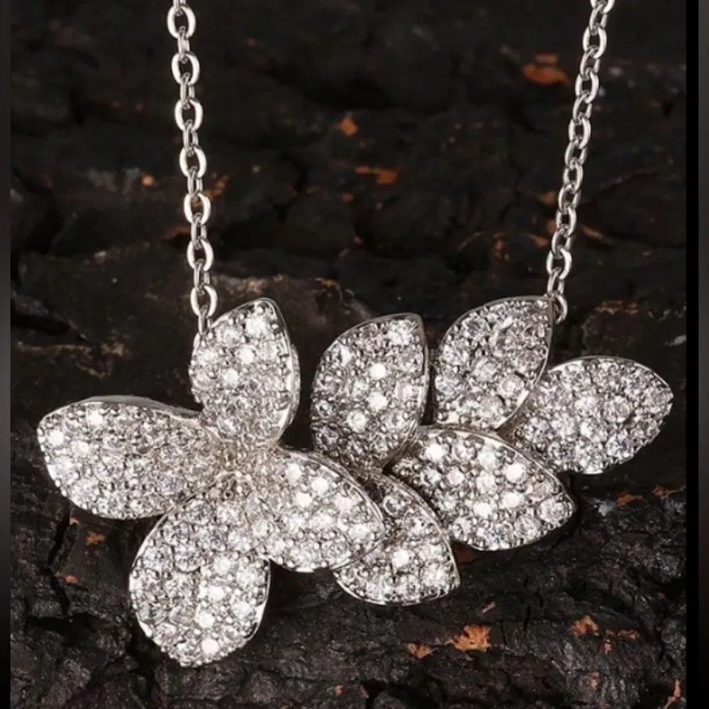 Diamond flower Necklace Q557